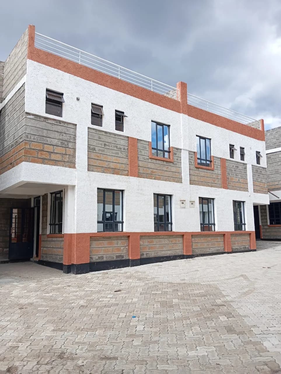 🔥 Stunning 3 bedroom Duplex with a rooftop on sale🔥 5.9M