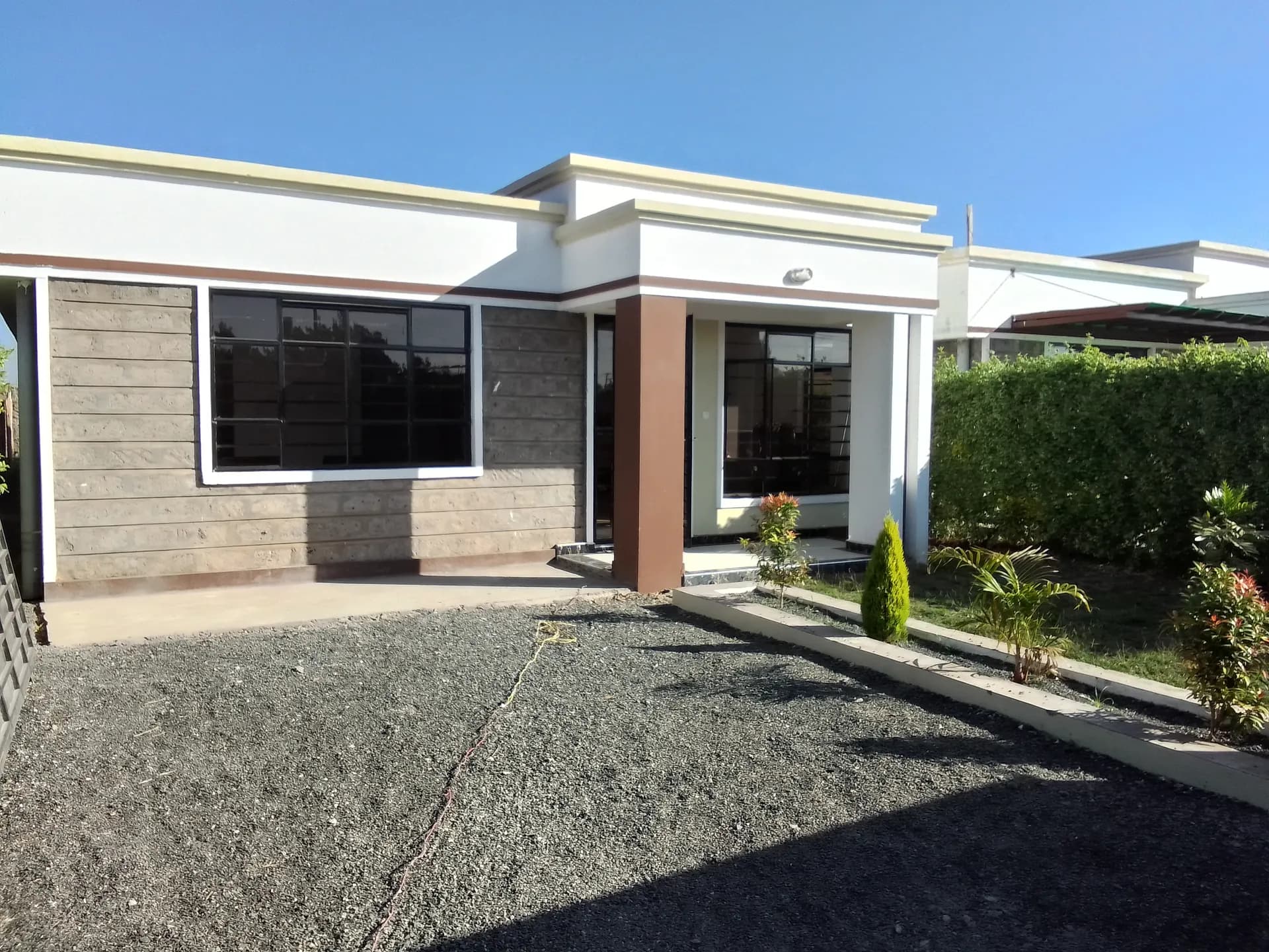 Modern 3 bedroom plus Dsq all ensuite, Mutalia town centre